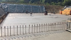 Bodenplatte in Arbeit beim Gewerbezentrum Obere Au im Bühler 